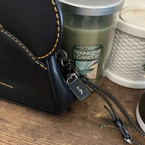 Black Leather Mouse Ear Crossbody Bag - Picture 2 of 7